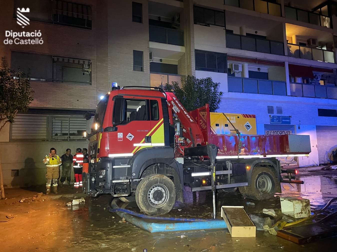 Un centenar de efectivos del Consorcio Provincial de Bomberos de Castellón trabajan este domingo en la respuesta a los efectos de la DANA en la provincia de Valencia